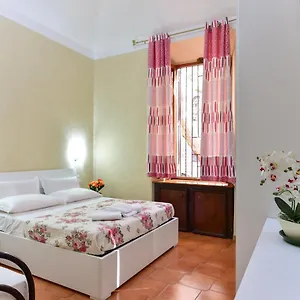 Konukevi Termini House Roma
